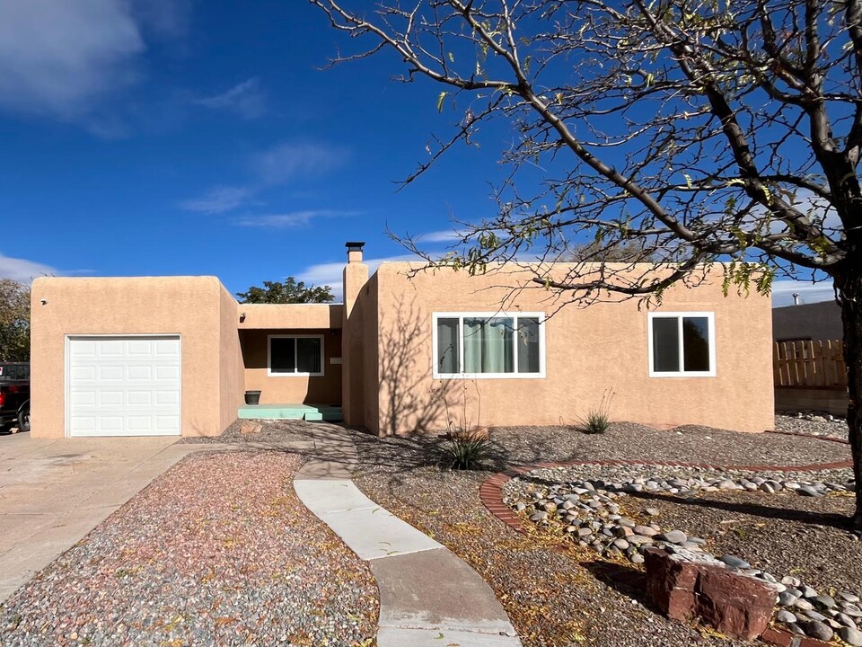 4903 Idlewilde Ln SE in Albuquerque, NM - Building Photo