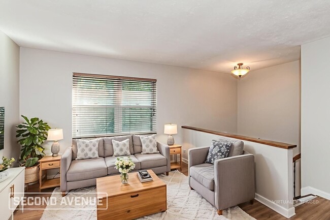 4384 Mt Alverno Rd in Cincinnati, OH - Foto de edificio - Building Photo