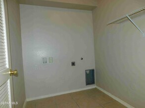 10051 Railroad Dr in El Paso, TX - Building Photo - Building Photo