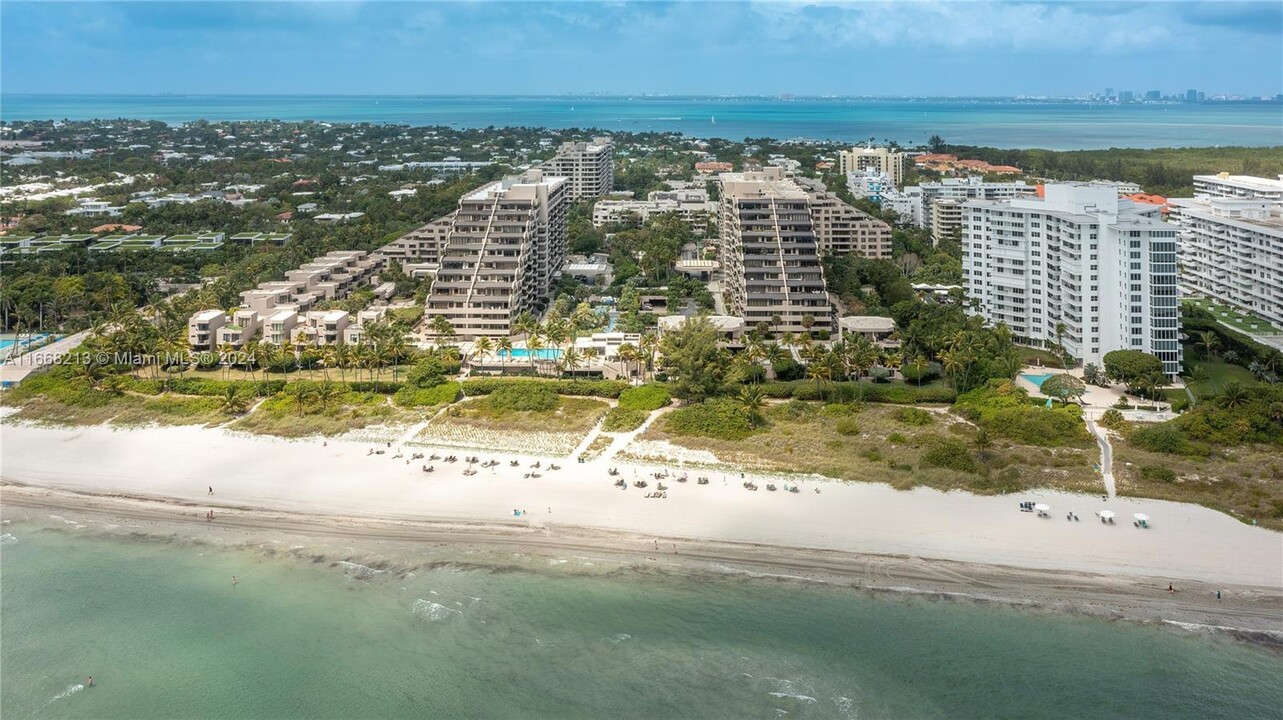 151 Crandon Blvd, Unit 439 in Miami, FL - Building Photo