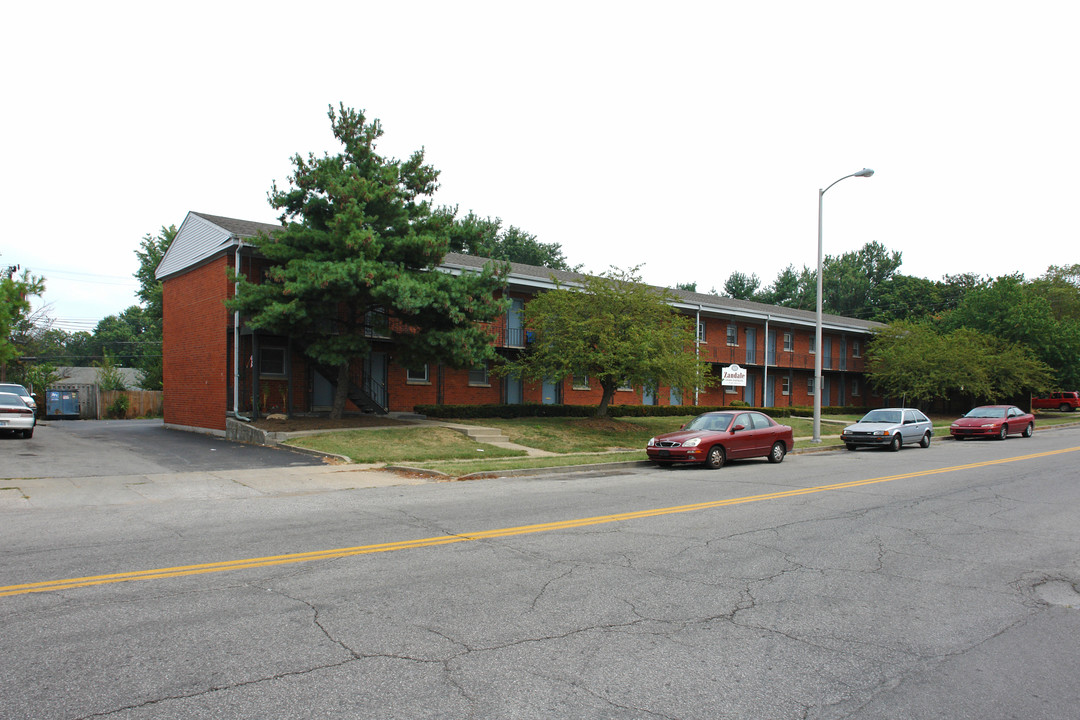 Zandale/Lowry Studio Apartments in Lexington, KY - Building Photo