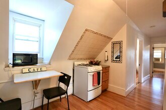 124 Forest St, Unit 3 in Medford, MA - Building Photo - Building Photo