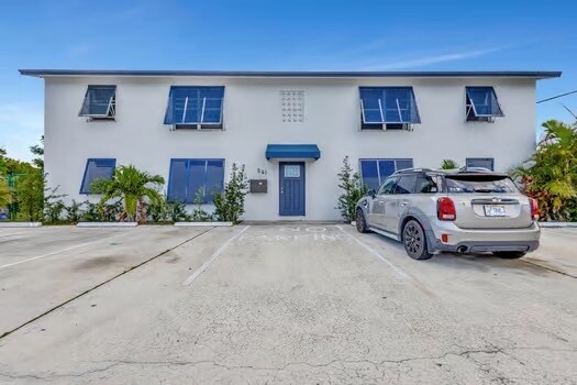 541 Blue Heron Blvd in Riviera Beach, FL - Building Photo