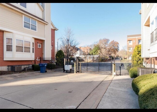 5424 Delmar Blvd in St. Louis, MO - Building Photo - Building Photo