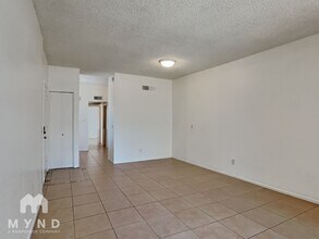 2828 E Tierra Buena Ln in Phoenix, AZ - Building Photo - Building Photo