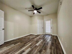 4323 Bayside Village Dr, Unit 202 in Tampa, FL - Building Photo - Building Photo