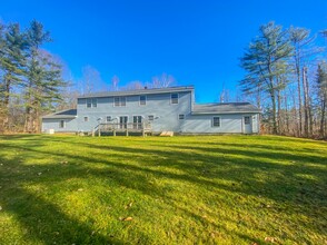 289 Stanley Rd, Unit A in Winthrop, ME - Foto de edificio - Building Photo