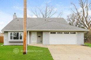 14 Ross Ave in Cary, IL - Building Photo