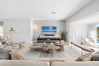 720 Lake Rd in Miami, FL - Building Photo - Building Photo