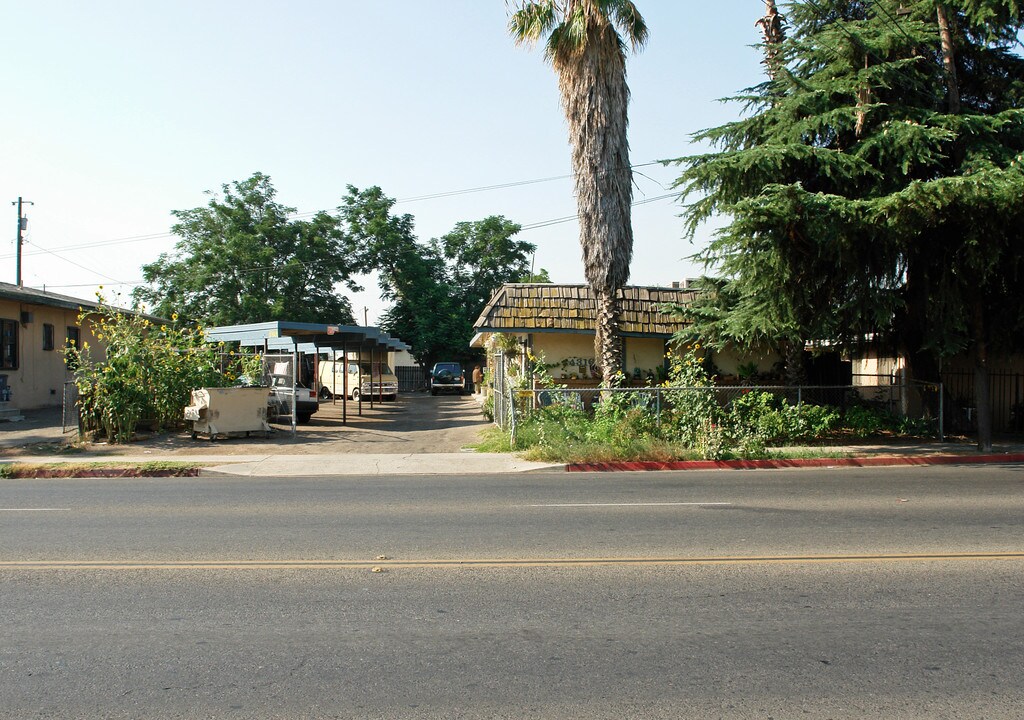 4316 E Olive Ave in Fresno, CA - Foto de edificio