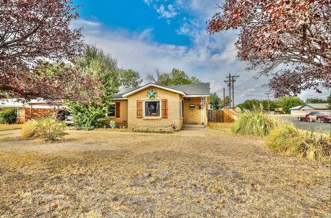 4402 57th St in Lubbock, TX - Foto de edificio - Building Photo