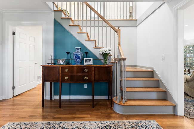 78 Meadow Rd in Greenwich, CT - Building Photo - Building Photo