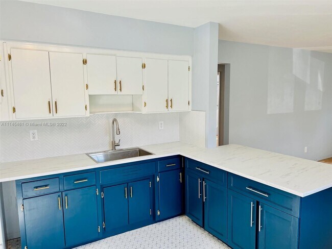 3095 SW 21st St in Miami, FL - Building Photo - Building Photo