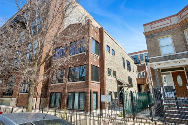 property at 1933 N Fairfield Ave