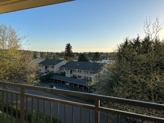 3811 130th Ln SE in Bellevue, WA - Building Photo - Building Photo