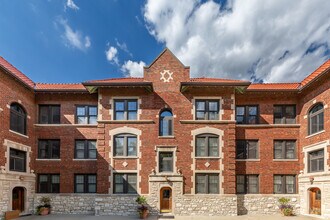 7515 Buckingham Dr, Unit 2S in Clayton, MO - Foto de edificio - Building Photo