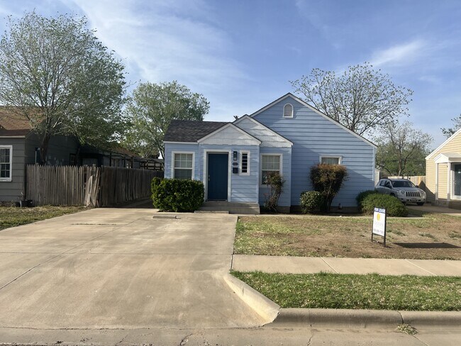 2322 26th St in Lubbock, TX - Building Photo - Building Photo