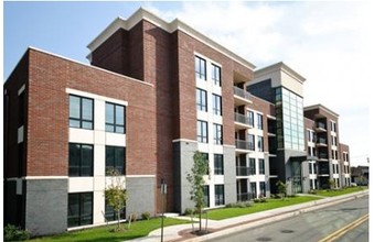 The Gate in Rutherford, NJ - Foto de edificio - Building Photo