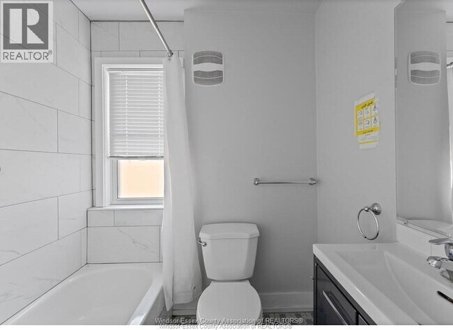 1033-1033 Howard Ave in Windsor, ON - Building Photo - Building Photo