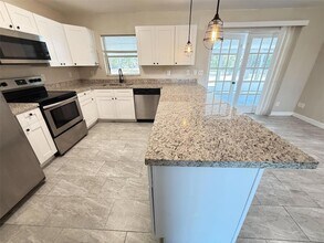 13670 Highland Rd in Wimauma, FL - Foto de edificio - Building Photo