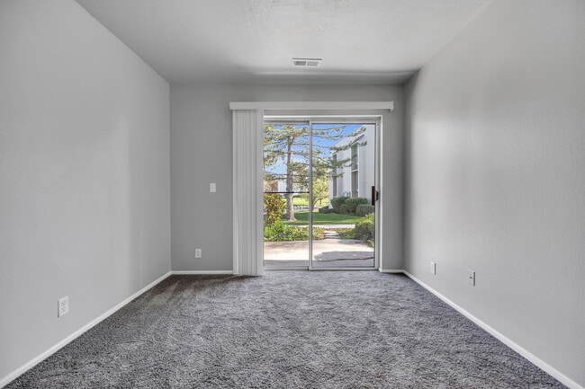1044 E Quail Park Dr, Unit H in Millcreek, UT - Foto de edificio - Building Photo