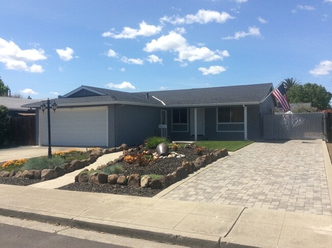 1342 Heather Ln in Livermore, CA - Building Photo - Building Photo