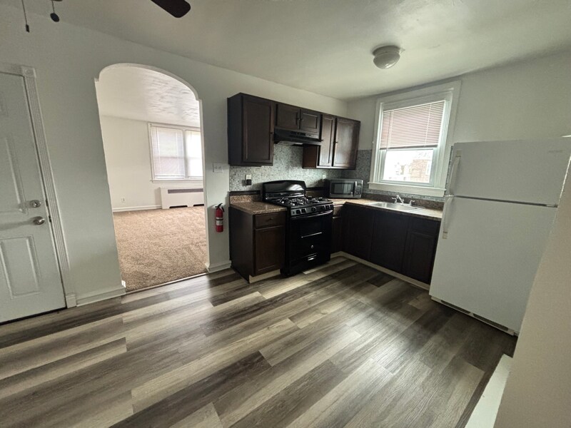 6000 Bingham St in Philadelphia, PA - Building Photo
