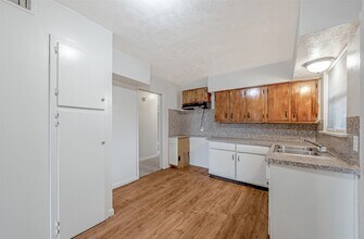 6114 Doulton Dr in Houston, TX - Building Photo - Building Photo