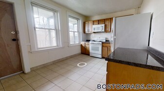 15 Barrows St, Unit 4 in Boston, MA - Building Photo