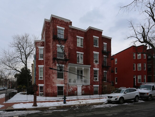 501 Constitution Ave NE in Washington, DC - Foto de edificio - Building Photo