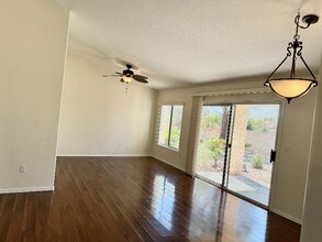 10065 Hemet Dr in Las Vegas, NV - Building Photo - Building Photo