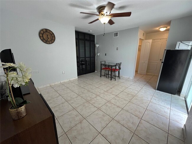 2505 W 76th St in Hialeah, FL - Building Photo - Building Photo