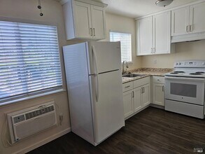 2060 Wilkins Ave in Napa, CA - Building Photo - Building Photo