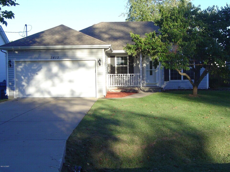2413 Iron Gates Rd in Joplin, MO - Building Photo
