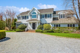 43 Pheasant Close W in Southampton, NY - Building Photo