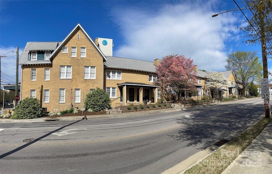 102 W 2nd Ave in Gastonia, NC - Foto de edificio