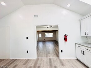 13 Mercury Rd in Edison, NJ - Building Photo - Building Photo
