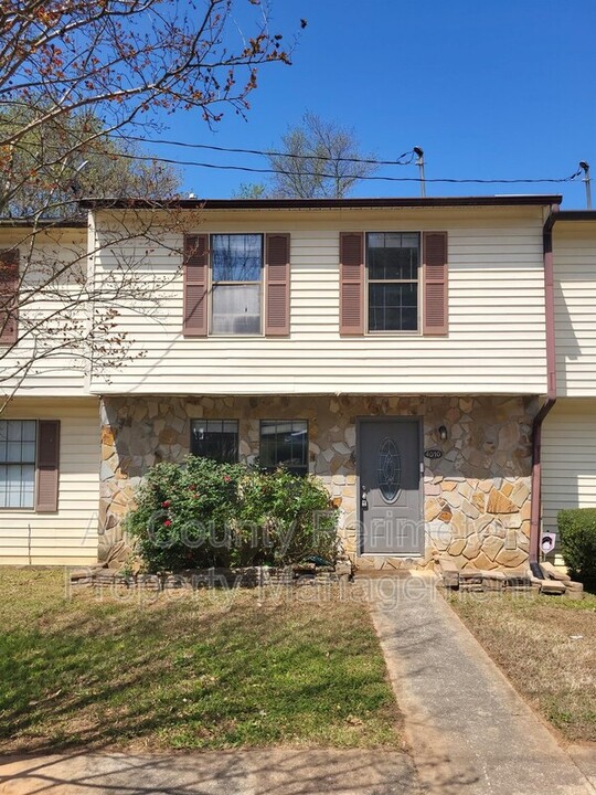 4010 Laurie Jo Dr SW in Marietta, GA - Building Photo