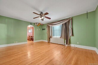 42 Williams Ave in Spring Valley, NY - Foto de edificio - Building Photo