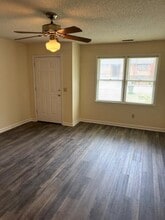 1996 Coral Way in Sumter, SC - Foto de edificio - Building Photo