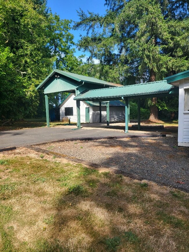 221 Huntting Rd in Silver Creek, WA - Building Photo - Building Photo