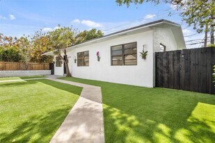 2724 SW 34th Ct in Miami, FL - Building Photo