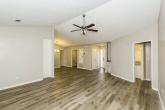 9185 Sunset Dr in Jonesboro, GA - Building Photo - Building Photo