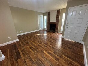 3210 S Fielder Rd in Arlington, TX - Building Photo - Building Photo