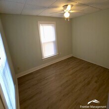 724 E Crawford St in Clay Center, KS - Foto de edificio - Building Photo