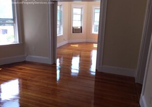 65 Hillside St, Unit 3 in Boston, MA - Foto de edificio - Building Photo
