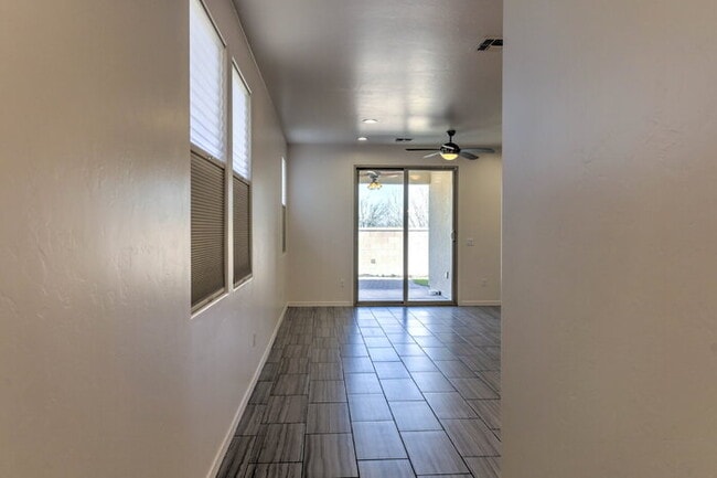 894 W Calle Sauce Blanco in Sahuarita, AZ - Building Photo - Building Photo