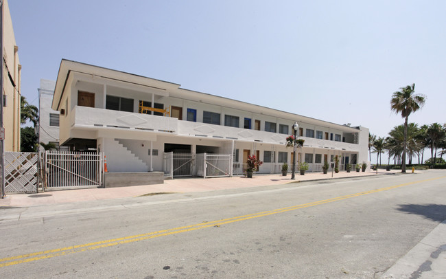 Ocean Front Apartments in Miami Beach, FL - Building Photo - Building Photo