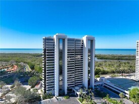 6825 Grenadier Blvd, Unit PH4 in Naples, FL - Building Photo