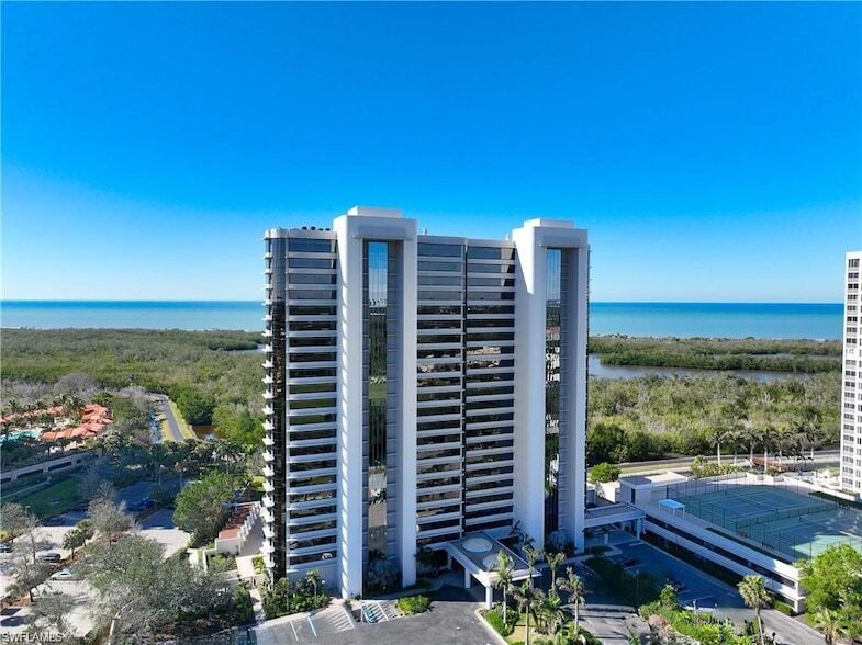 6825 Grenadier Blvd, Unit PH4 in Naples, FL - Building Photo